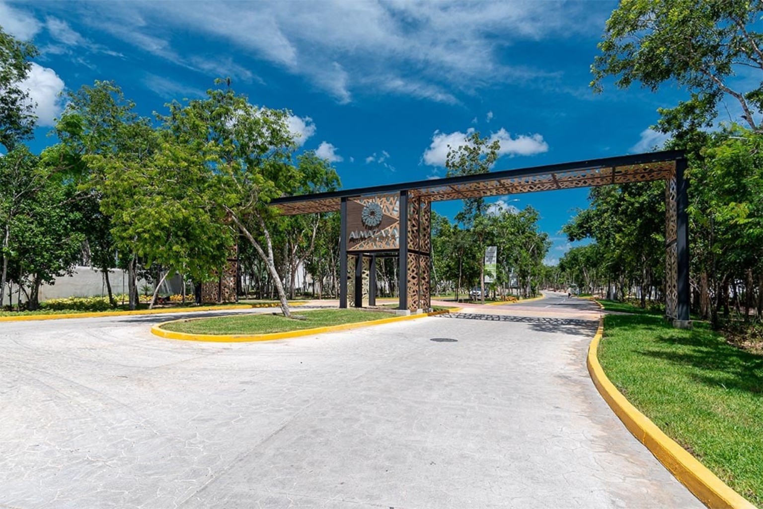 Acceso principal de Almazara Residencial