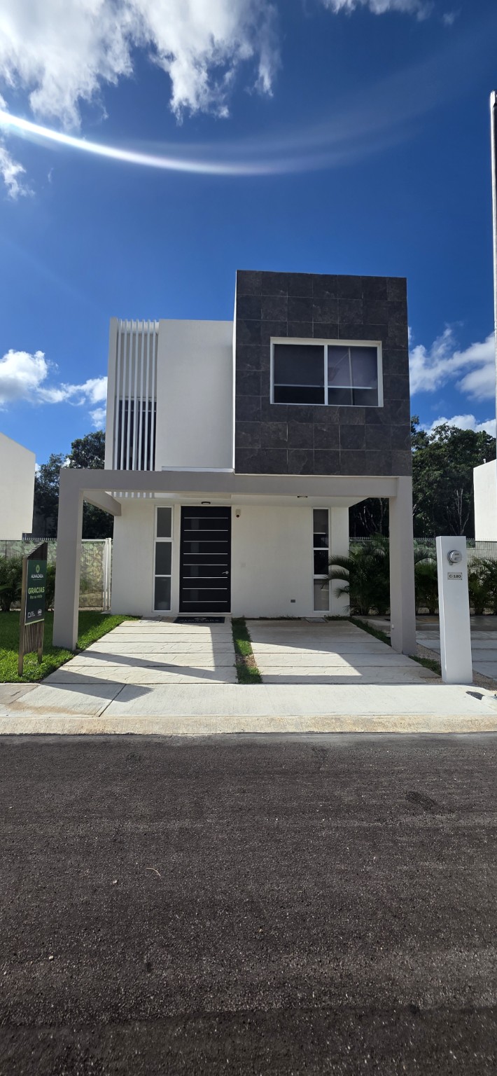 Fachada de la casa Noni